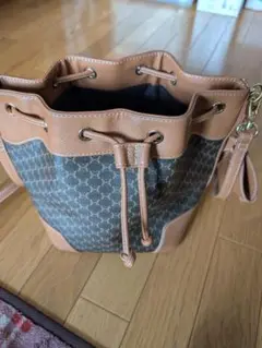 バケット型ショルダーバッグ ブラウン