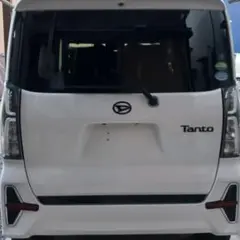 ダイハツ タント(la 650s ) リアガーニッシュ ブラックカーボン調のサムネイル