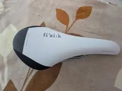 美品　フィジーク　fi'zi:k サドル GOBI M3 k:ium ブラックのサムネイル