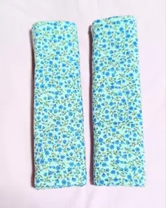 ♦️シートベルトカバー　2個　小花ブルー系