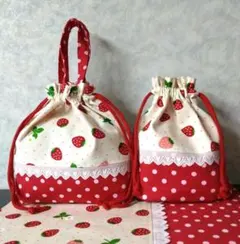 N⑯お弁当袋とコップ袋とランチョンマット　３点セット　苺.お花&ドット柄