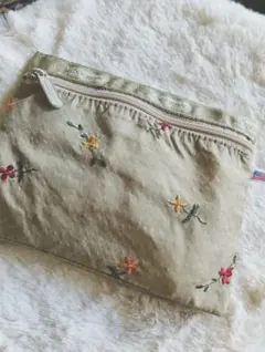 【LeSportsac】花柄刺繍 フラットポーチのサムネイル