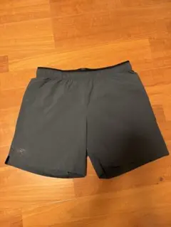 a*m様 新品！ARC’TERYX ランパート ショーツ 黒30サロモン NIK a*m様 新品！ARC'TERYX ランパート ショーツ 黒30サロモン NIK - メルカリ