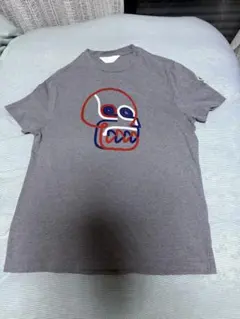 Moncler グレー Tシャツ ロゴワッペン