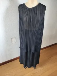 ダークグレー プリーツ ノースリーブセットアップ