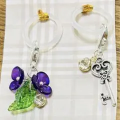 ビオラと鍵のアンブレラマーカー　ボトルマーカー　チャーム　めじるしアクセサリー