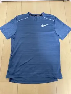 ナイキ　ランニング　Tシャツ　Sサイズ