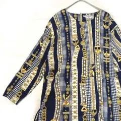 な*な様 スカーフ柄 チェーン柄　プリントノーカラーブラウス　シャツ　バックボタ