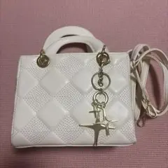 ホワイトキルティングショルダーバッグ