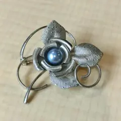 花と葉のデザイン ブローチ