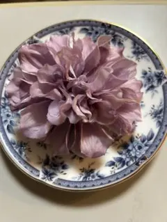 薄紫の布製コサージュ 約10cm