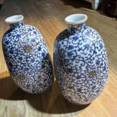 石川県の伝統工芸品である「九谷焼」 唐草模様 花瓶 (徳利)2点セット 陶器製のサムネイル