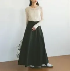 ヴァニーユ　タックボリュームフレアロングスカート　VANNIE Uのサムネイル