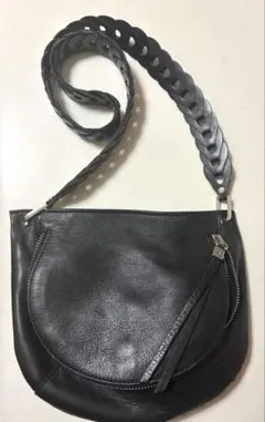 美品　GIANNI CHIARINI レザーショルダーバッグのサムネイル