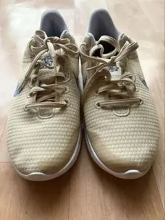 ナイキ 軽量メッシュスニーカー ベージュ