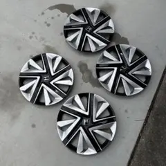 シャトル ホイールキャップ 4本セット - メルカリ