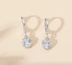 ラスト1点【新品】ハートドロップペンダント付きフープピアス キラキラ シルバー