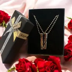 縦長ハートネックレス　カップル　お揃い　ギフトBOX入り　記念日　プレゼント