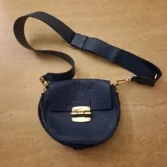 フルラのネイビー レザー ショルダーバッグ