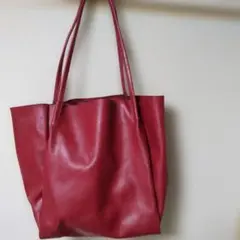 赤いトートバッグ