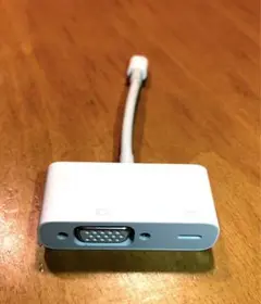 Apple 純正 Lightning to VGAアダプター