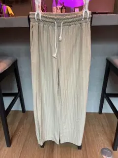 ZARA ベージュ ワイドパンツ 後ろポケット付き