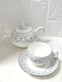 ウェッジウッド　ドルフィンホワイト　希少　ティーポットとカップ＆ソーサー　1客