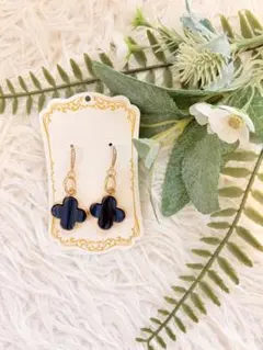 ハンドメイドクローバー型ピアス ゴールド×ブルー