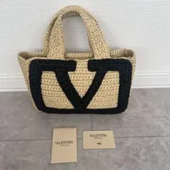 バッグ　ヴァレンティノ　トートバッグ　Vロゴ　ラフィア　スモール　美品　お値下げのサムネイル