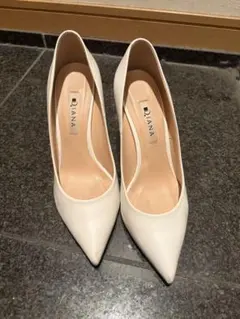 ダイアナ　アイボリー クロコ型押し ハイヒールパンプス DIANA クロコ型押しパンプス アイボリー - メルカリ