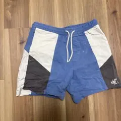 青と白のパネルデザインショートパンツ