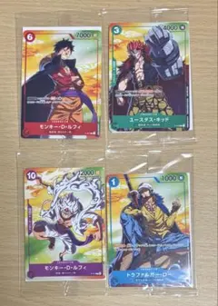 セブンイレブン限定　ワンピースカード　4種コンプリートセット