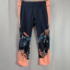 極美品　Mサイズ⭐️ROXY フィットネスレギンス ネイビー 花柄のサムネイル