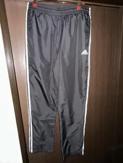 adidas 黒 ストライプ ジャージパンツ