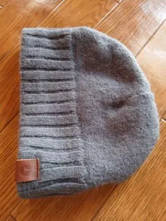 Mercedes-Benz グレー ニット帽 革タグ付き