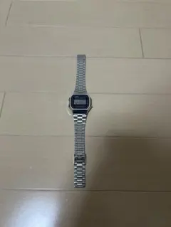 CASIO デジタル腕時計　シルバー