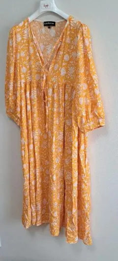 Eilly Bazar　ワンピース　花柄　Vネック　オレンジ