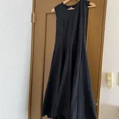 UNIQLO × Theory ブラックノースリーブワンピース