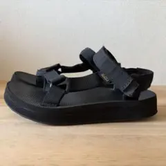 Teva スポーツサンダル 厚底 ブラック 24位　ヒール高2.7センチ位のサムネイル