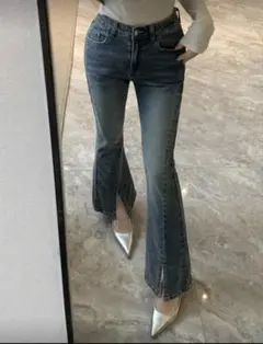 サイドスリット ダークブルー ブーツカットデニム