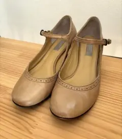 23cm マーガレットハウエル　アンクルストラップパンプス　ベージュ
