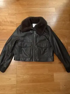 H&Mのレザーです 2回ほど使用しました、サイズが小さいため出品しております。