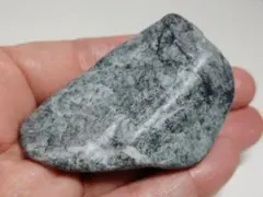 糸魚川159 翡翠 131g ヒスイ 原石 鑑賞石 自然石 誕生石 鉱物 鉱石
