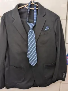 UNIQLO ブラック スーツ 150 ネクタイ付き