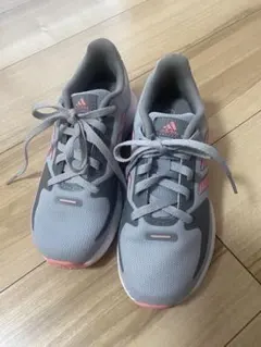 adidas グレー ピンク スニーカー