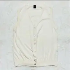 SHIPS シップス　トップス　ノースリーブ　ホワイトよりもアイボリーに近い色