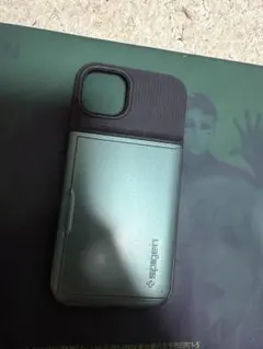 Spigen iPhone 13 用ケース グリーン