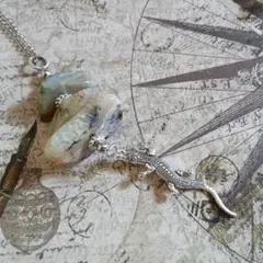 天然石トカゲモチーフネックレス