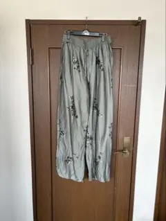 ZARA パンツ　サテン　M 新品　スパンコール