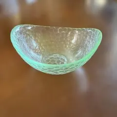 緑色のガラスボウル